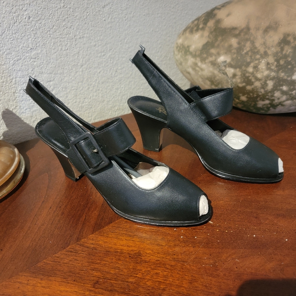 Black leather women open toe